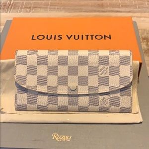 Louis Vuitton Emilie Wallet